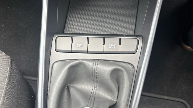 Hyundai i20 1.0T GDi 90 Element 5dr Petrol Hatchback - Image 28